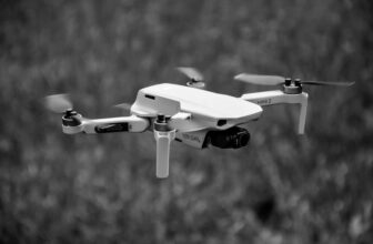 Koupit dron jako dárek k narozeninám: Průvodce pro rodiče budoucích pilotů